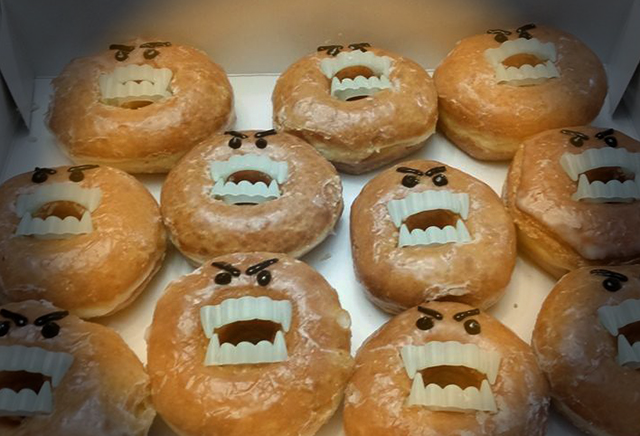 draculadonuts2
